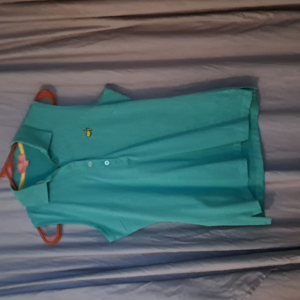 Sleeveless golf shirt